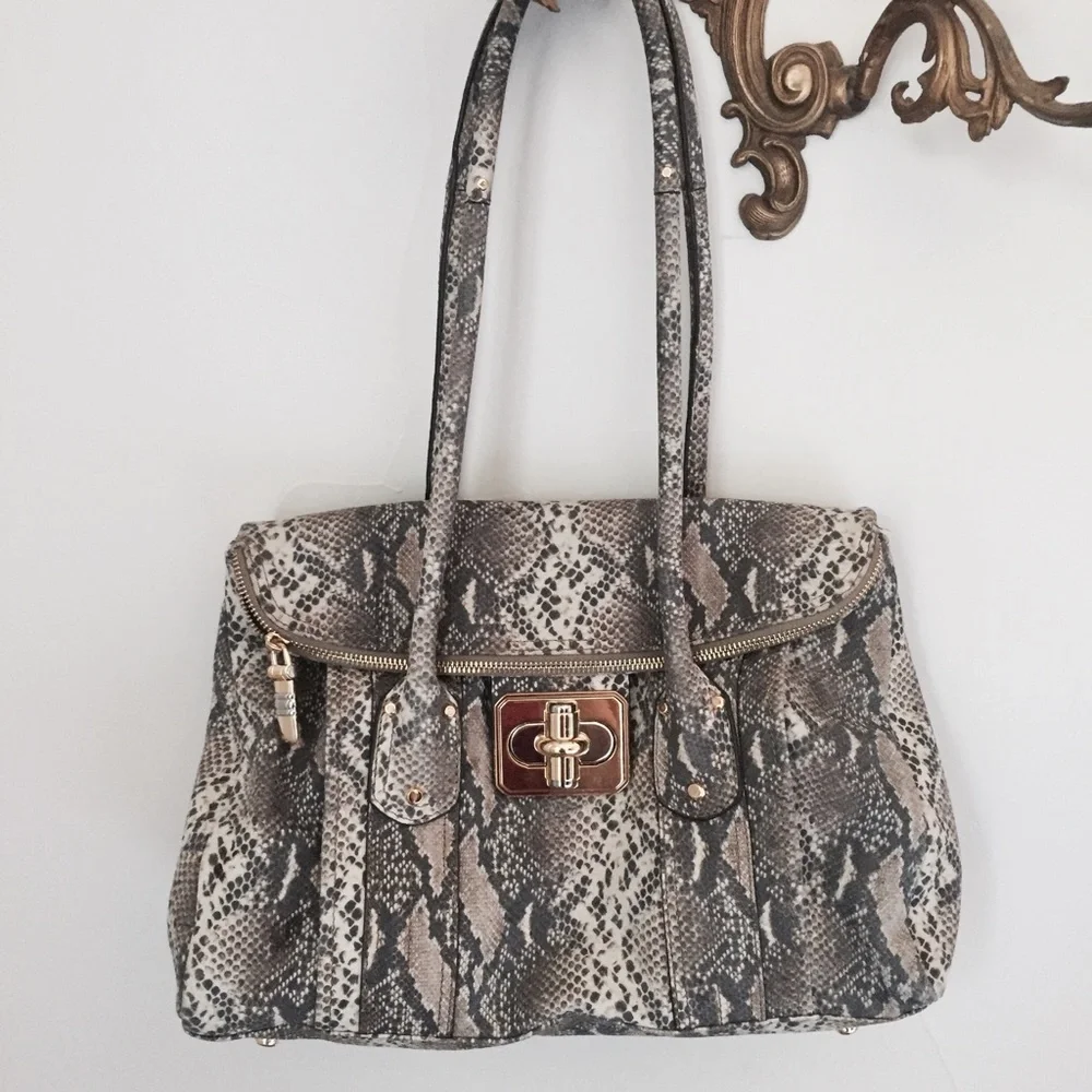 B Makowsky leather bag
